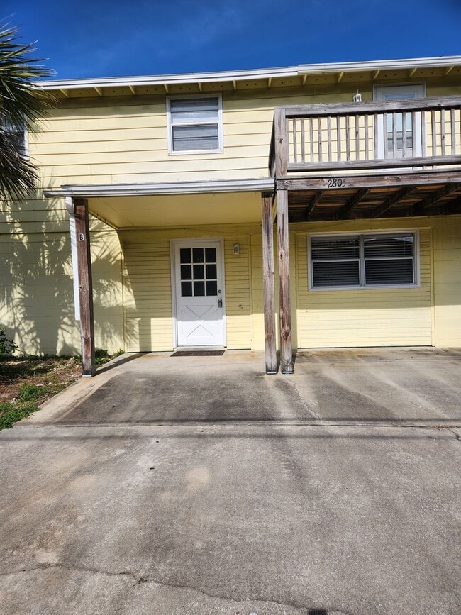 Building Photo - 2805 First Avenue Unit Duplex