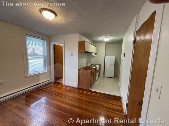 Building Photo - 14 Garrison Ave Unit #9