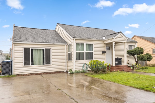 Photo - 2045 Liberty St NE