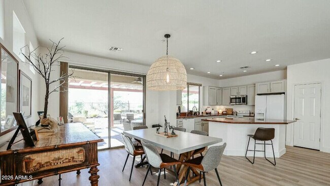 2423 W Shadow Glen Ct