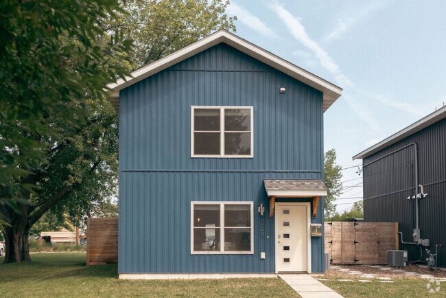 Building Photo - Modern three bedroom, two bath, Scandinavi... Rental