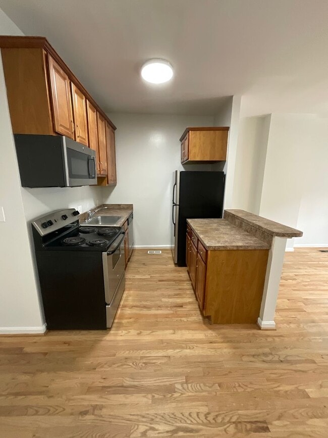 Building Photo - 211 Bates St NW Unit #B