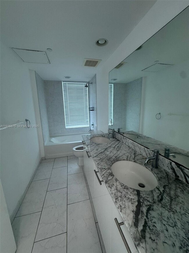 Building Photo - 951 Brickell Ave Unit 2301