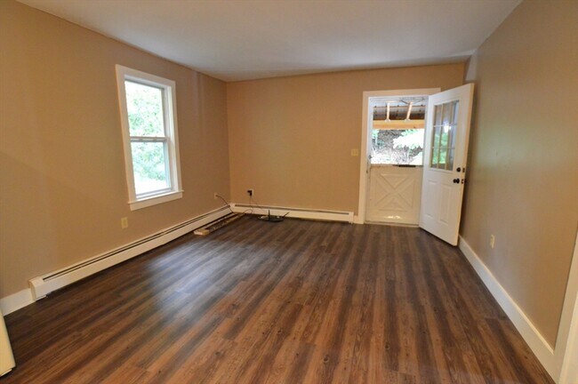 Photo - 237 River St Unidad B