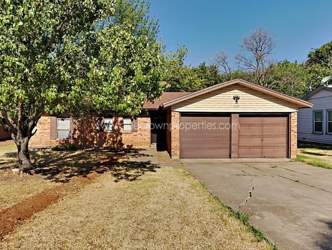 Building Photo - 900 Cannon Dr