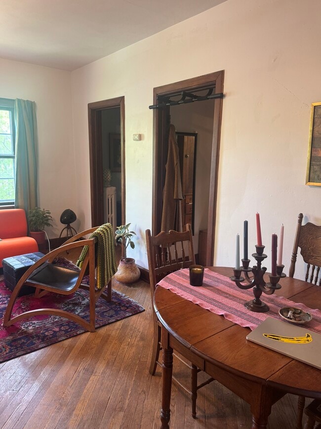 Photo - 811 E College St