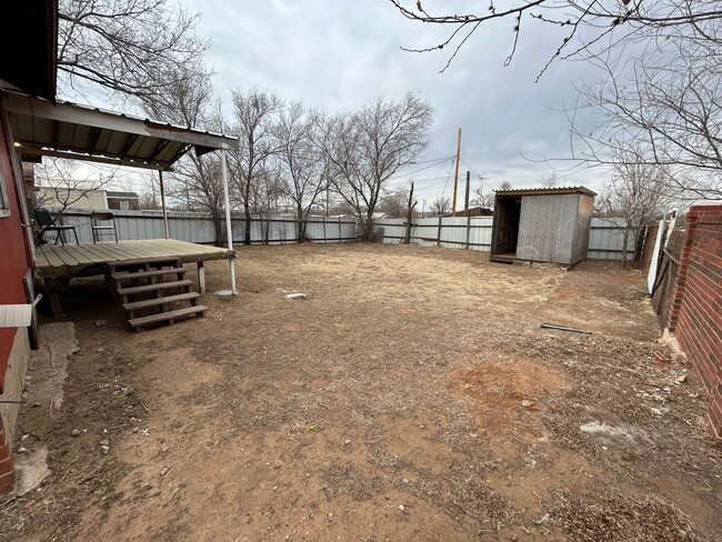 Photo - 609 E 6th St