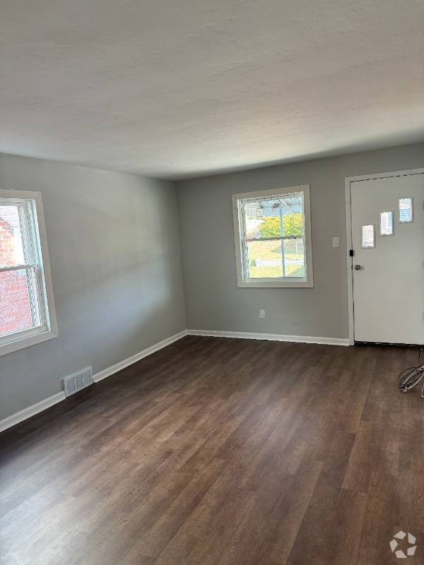 Building Photo - 1933 Woodmont Ave Unit B Rental