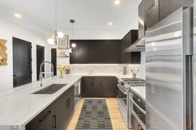 Photo - 915 N Hoyne Ave Unit 8