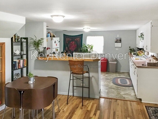 Building Photo - 812 5th St Unit C