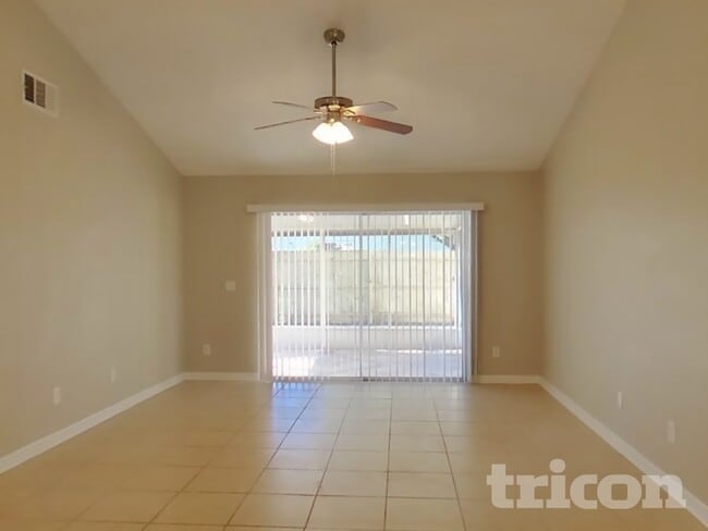 Photo - 1627 Chatham Cir