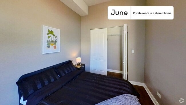 Building Photo - Private bedroom in 3 bed/1 bath Home