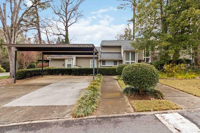 Photo - 1960 Variations Dr NE