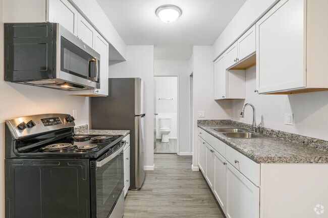 1 BR, 1 BA - Kitchen