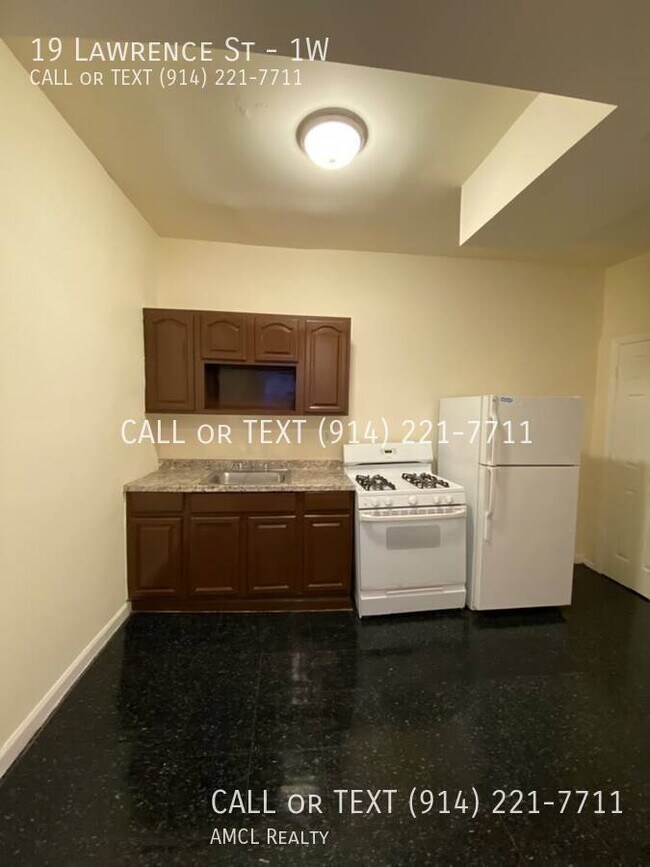Building Photo - 19 Lawrence St Unit 1W