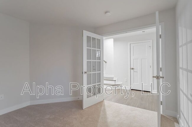 Photo - 120 Rollins Ave