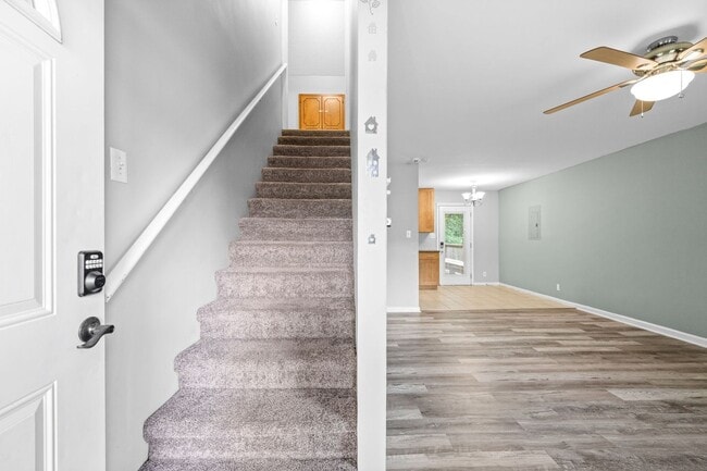 Photo - 573 Kathryn Ct