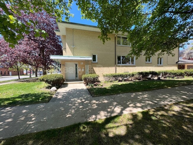 Building Photo - 10650 S Claremont Ave Unit 2