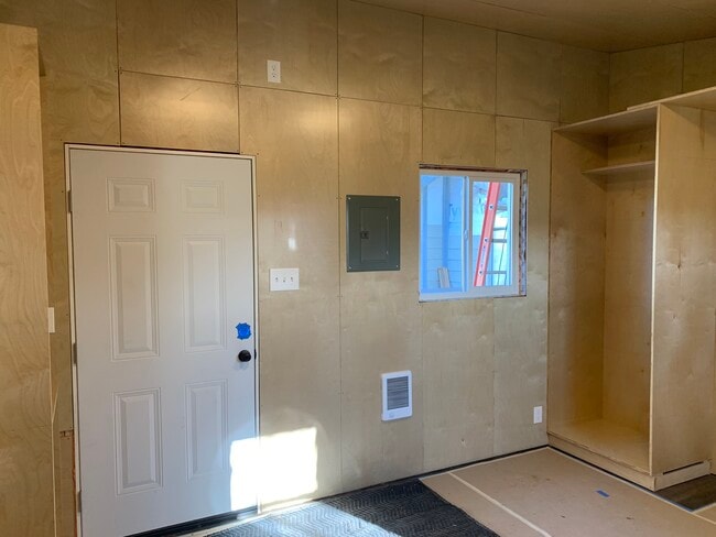 Photo - 10825 NE Sandy Blvd