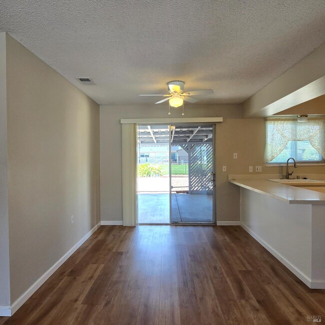 Photo - 102 Lassen Cir