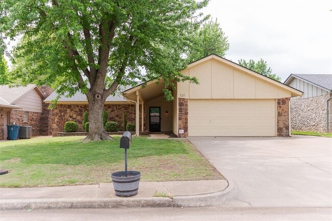 Photo - 320 Elwood Dr