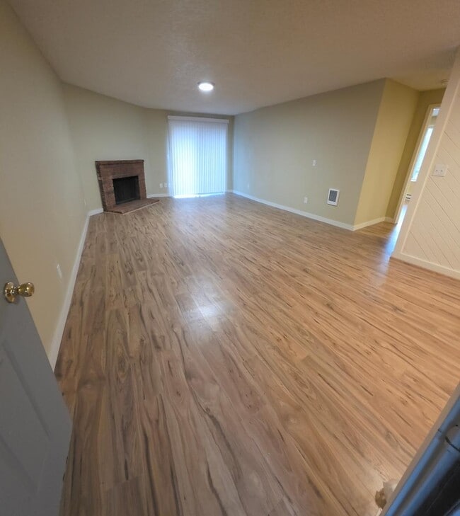 Building Photo - 9615 SW Prairie Ter Unit D