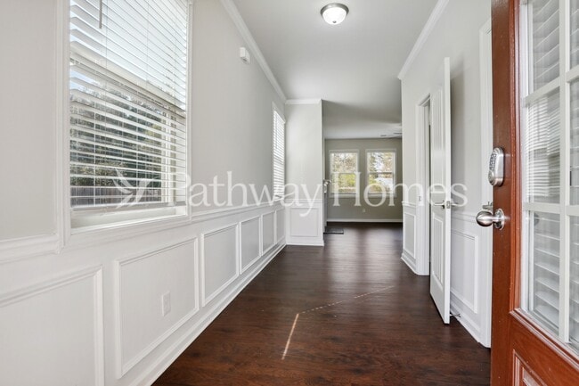 Photo - 2401 Oakleaf Cir