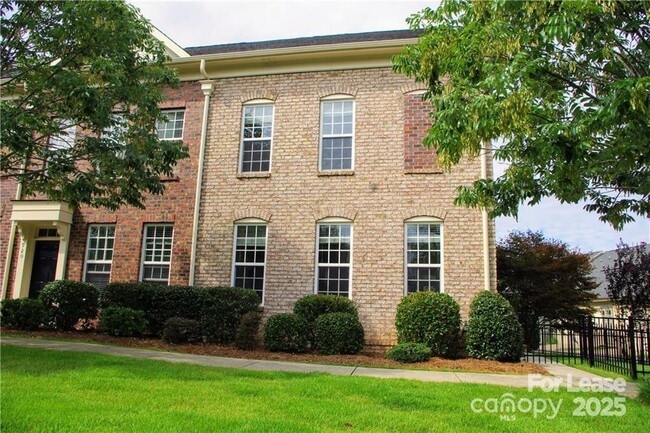 Photo - 916 Gardners Way