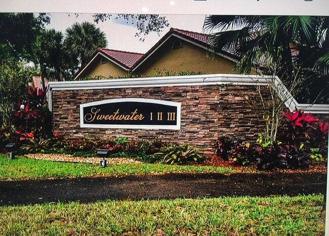 Photo - 10910 Lakemore Ln Unit 201
