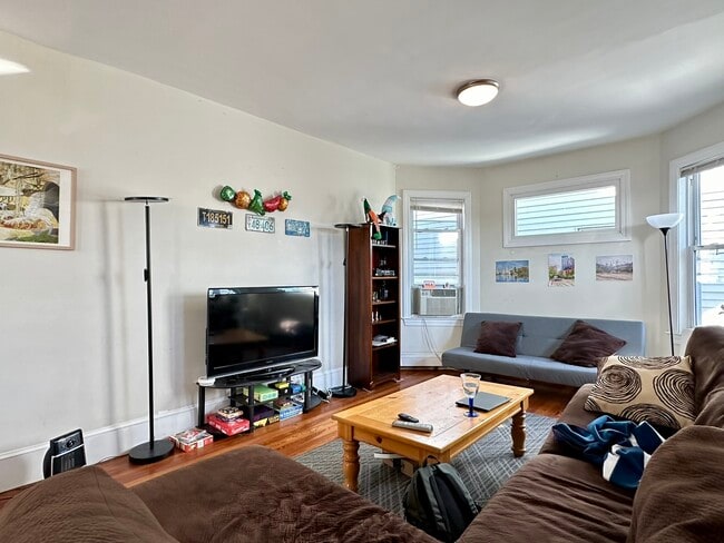 Building Photo - 12 Wensley St Unit 1 Rental