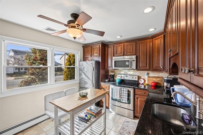 Photo - 3285 Neptune Ave