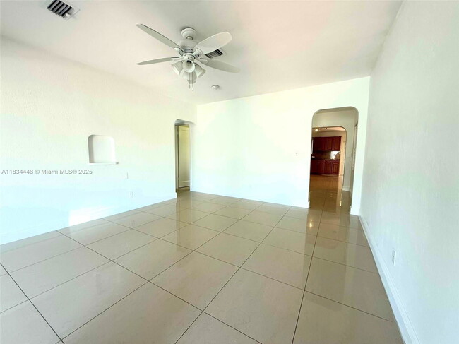 Photo - 35 E 15th St