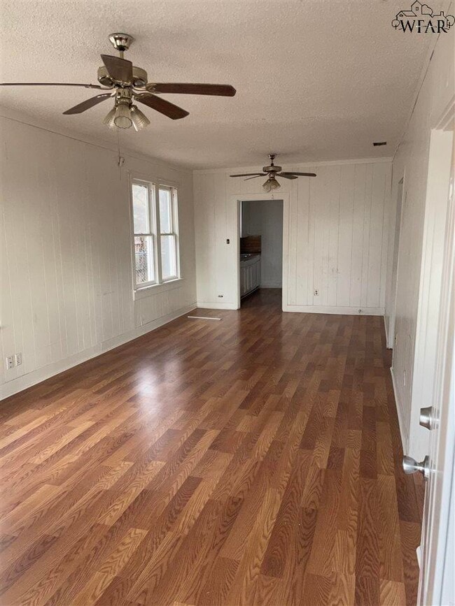 Photo - 2215 Taylor St