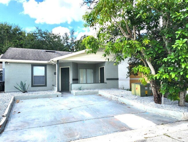 Building Photo - Ground Level Condo; Private Driveway; Corn...