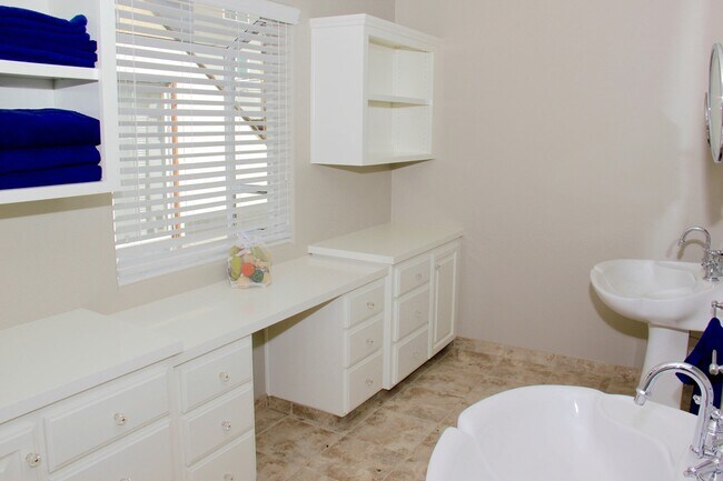 Photo - 826 Dover Ct