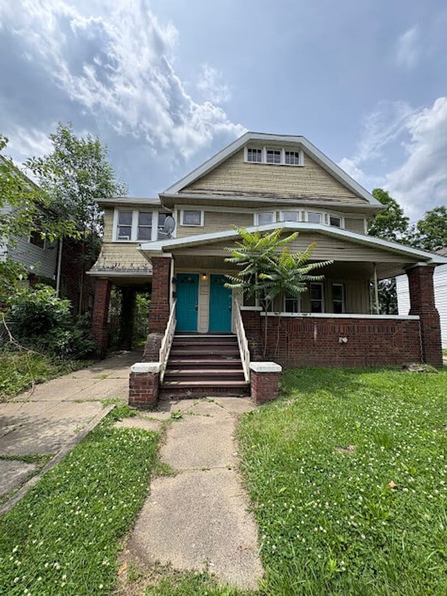 Building Photo - 3 Bedroom, 1 Bathroom Apartment Rent Ready!
