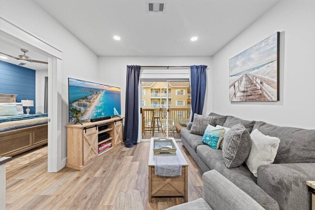 Photo - 34 Heron's Watch Way Unidad ID1447116P