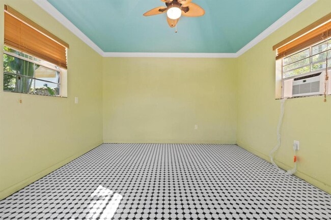 Photo - 609 NE 9th Ave