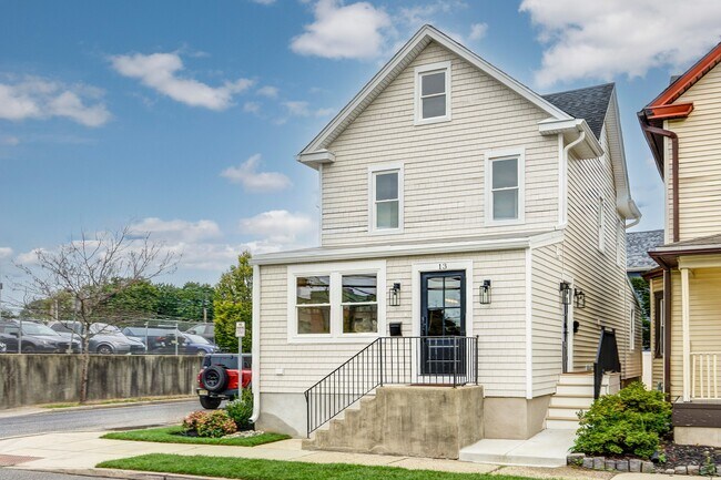 Building Photo - 13 Wilkins Ave