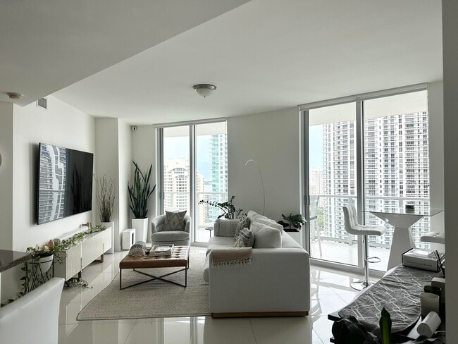 Photo - 300 S Biscayne Blvd Unidad T-2208