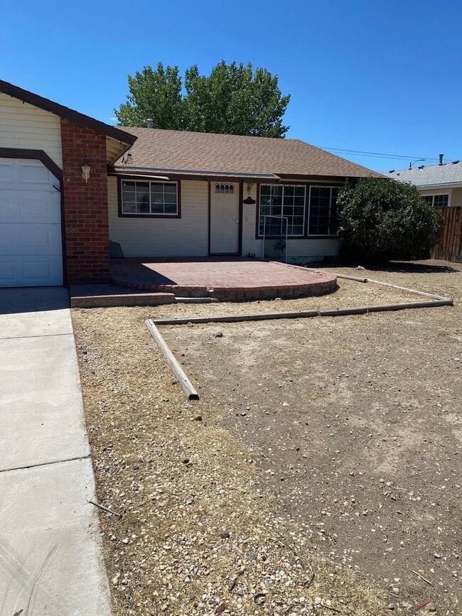 Building Photo - Spacious Dayton home on a large lot!