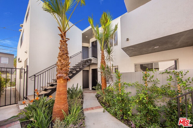 Building Photo - 628 Orlando Ave Unit 4 Rental