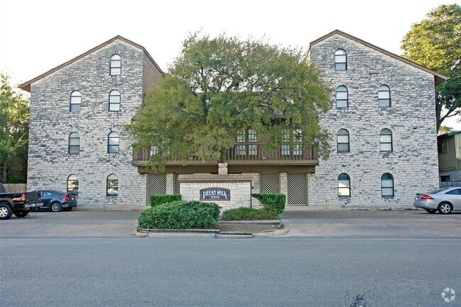 Building Photo - 3506 Speedway St Unit 305-D Rental