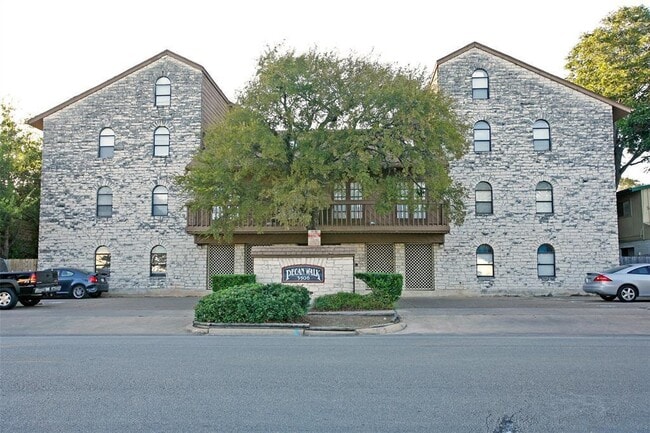 Building Photo - 3506 Speedway St Unit 305-D Rental