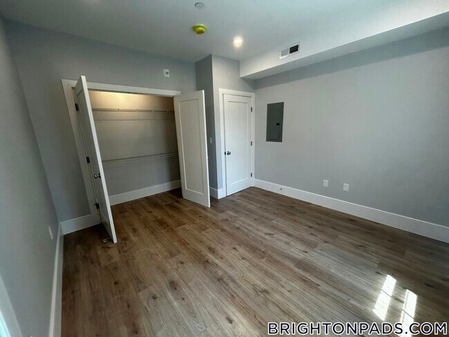 Photo - 124 Kenrick St Unidad 7