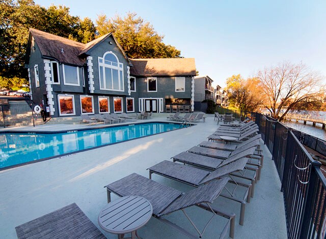 Photo - 1500 E Riverside Dr