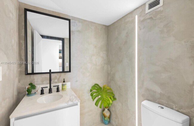 Photo - 2655 Collins Ave Unit 504