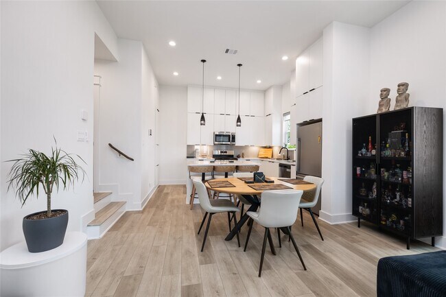 Photo - 1602 Mary St