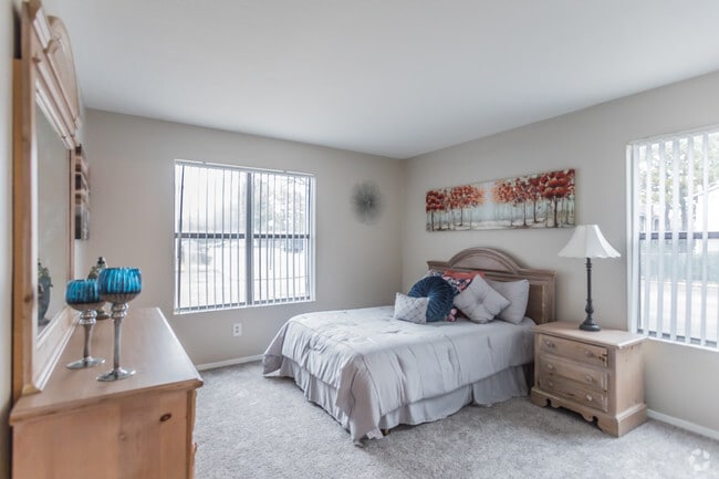 2 BR, 2 BA - 986SF