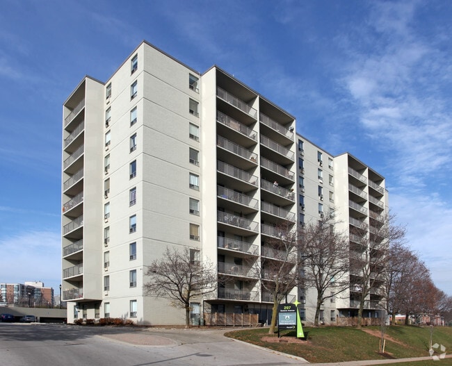 Building Photo - 297 Queens Ave